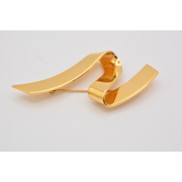 Monet Vintage Ribbon Pin Brooch Ribbon Gold Tone Shiny Chunky Signed 1980s Bin1 - Picture 7 of 12